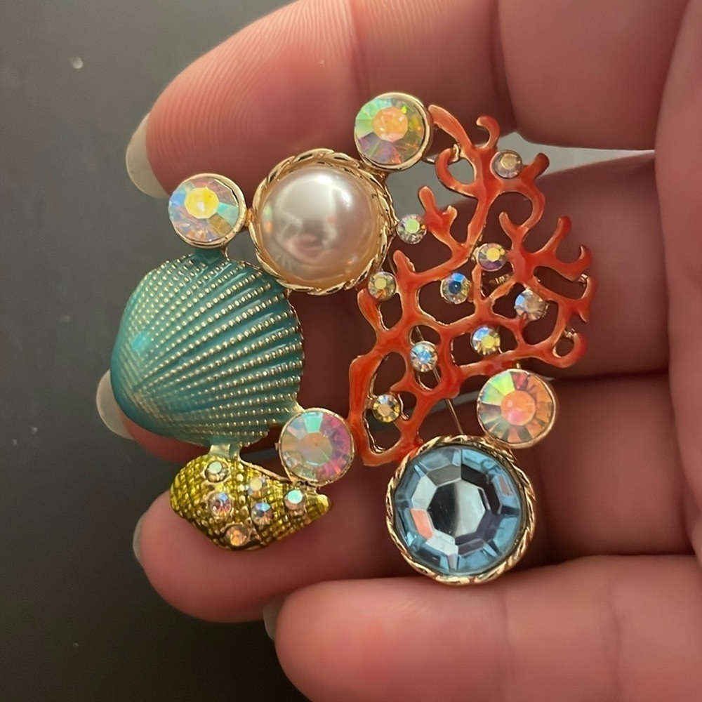Anthropologie clam and coral 🪸 brooch